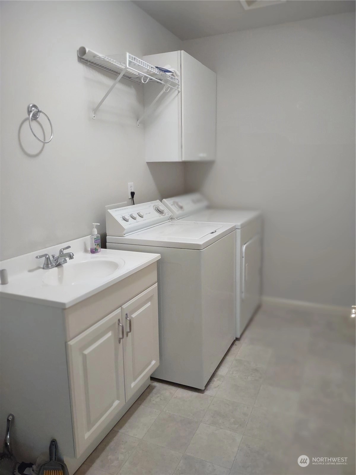 Lakeland Village Condos For Sale and Condo Buildings in Lakeland