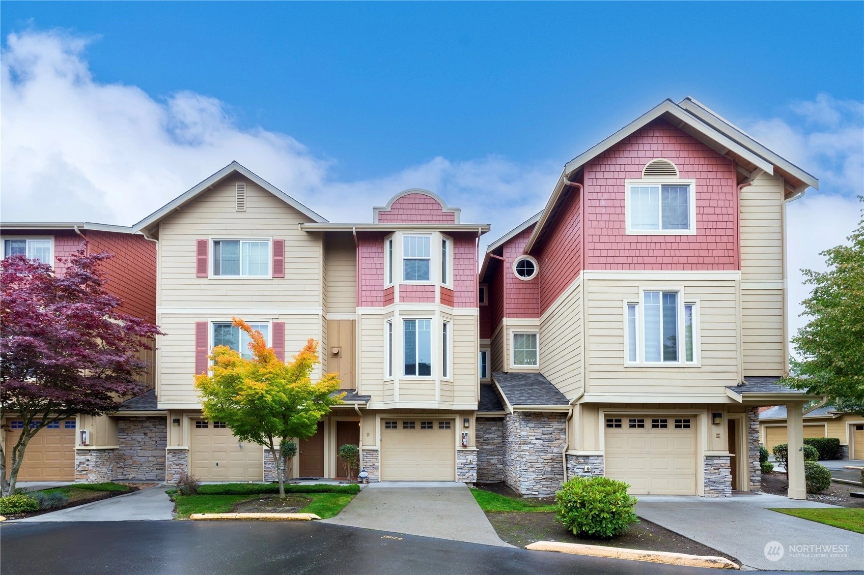 Alderwood Highland Townhomes and Townhouses For Sale at Alderwood