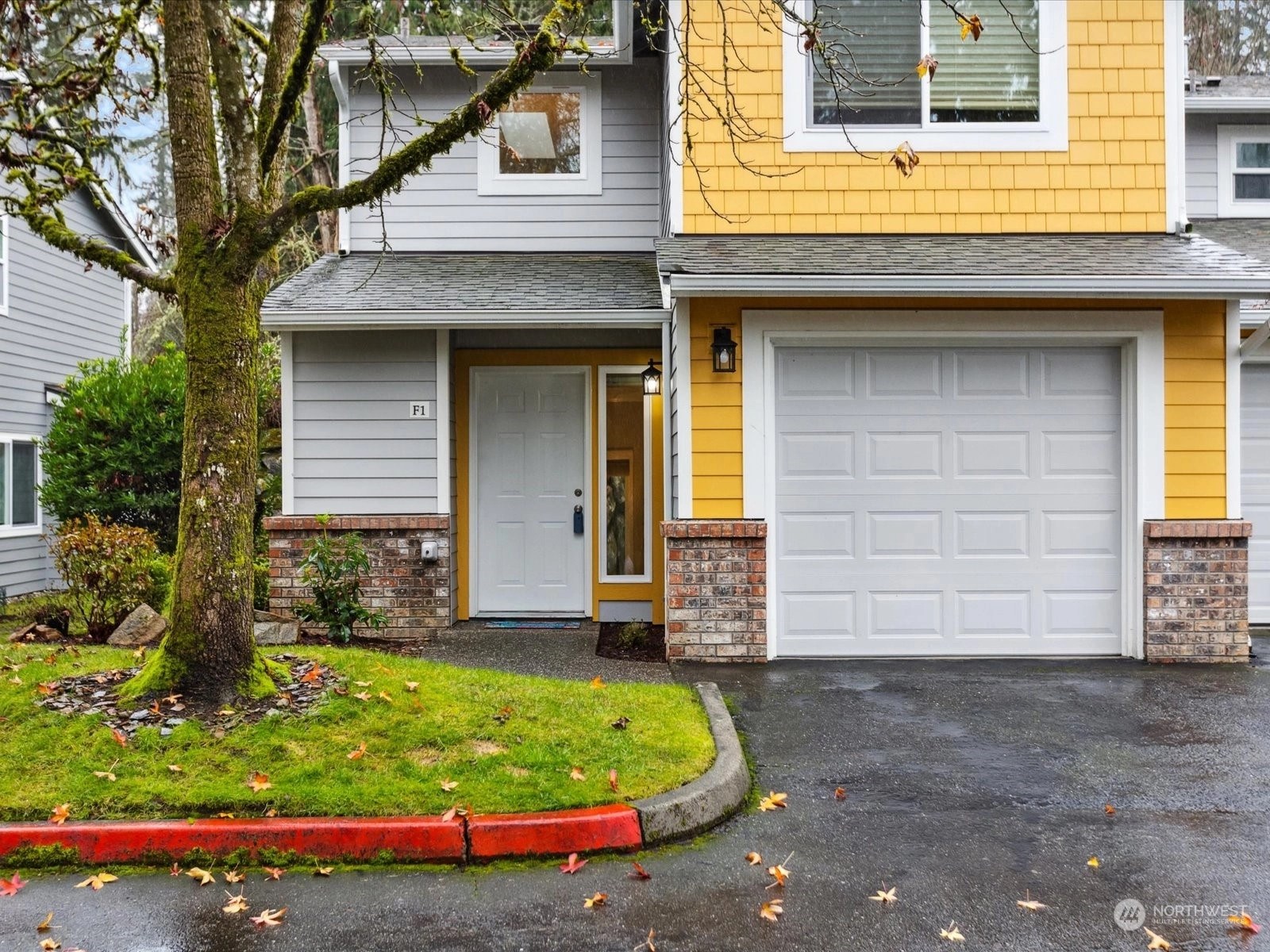 Canyonwood Townhomes and Townhouses For Sale at Canyonwood in Bothell