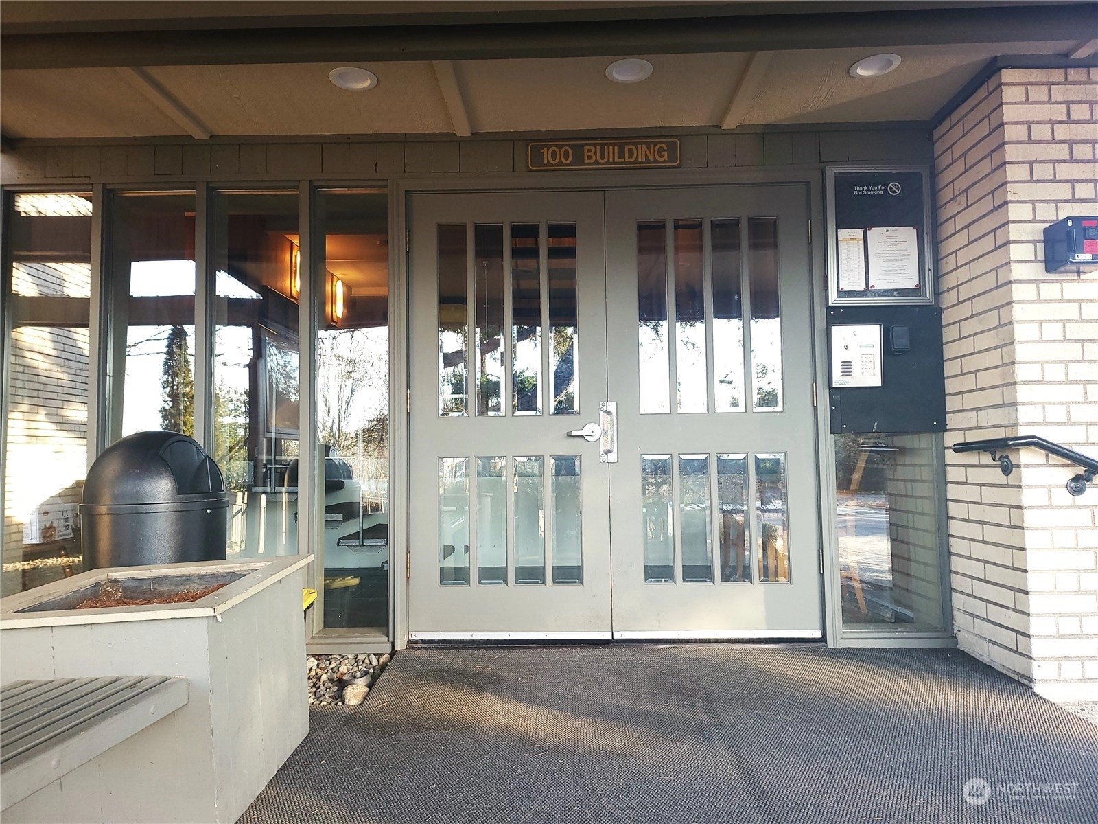 Mercer Isle Condos For Sale at Mercer Isle in Mercer Island, WA