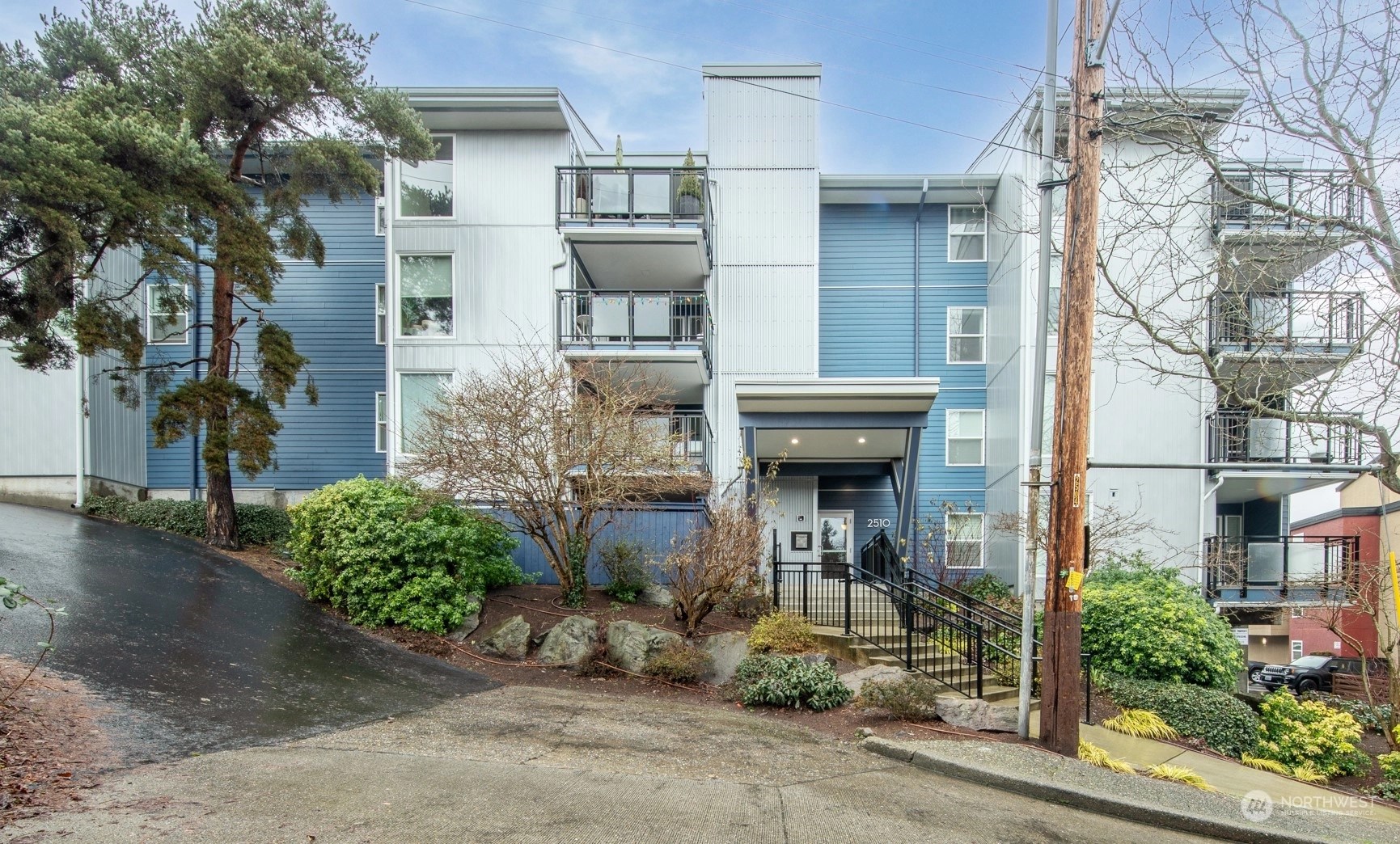 Magnolia Ridge Condos For Sale at Magnolia Ridge in Seattle, WA