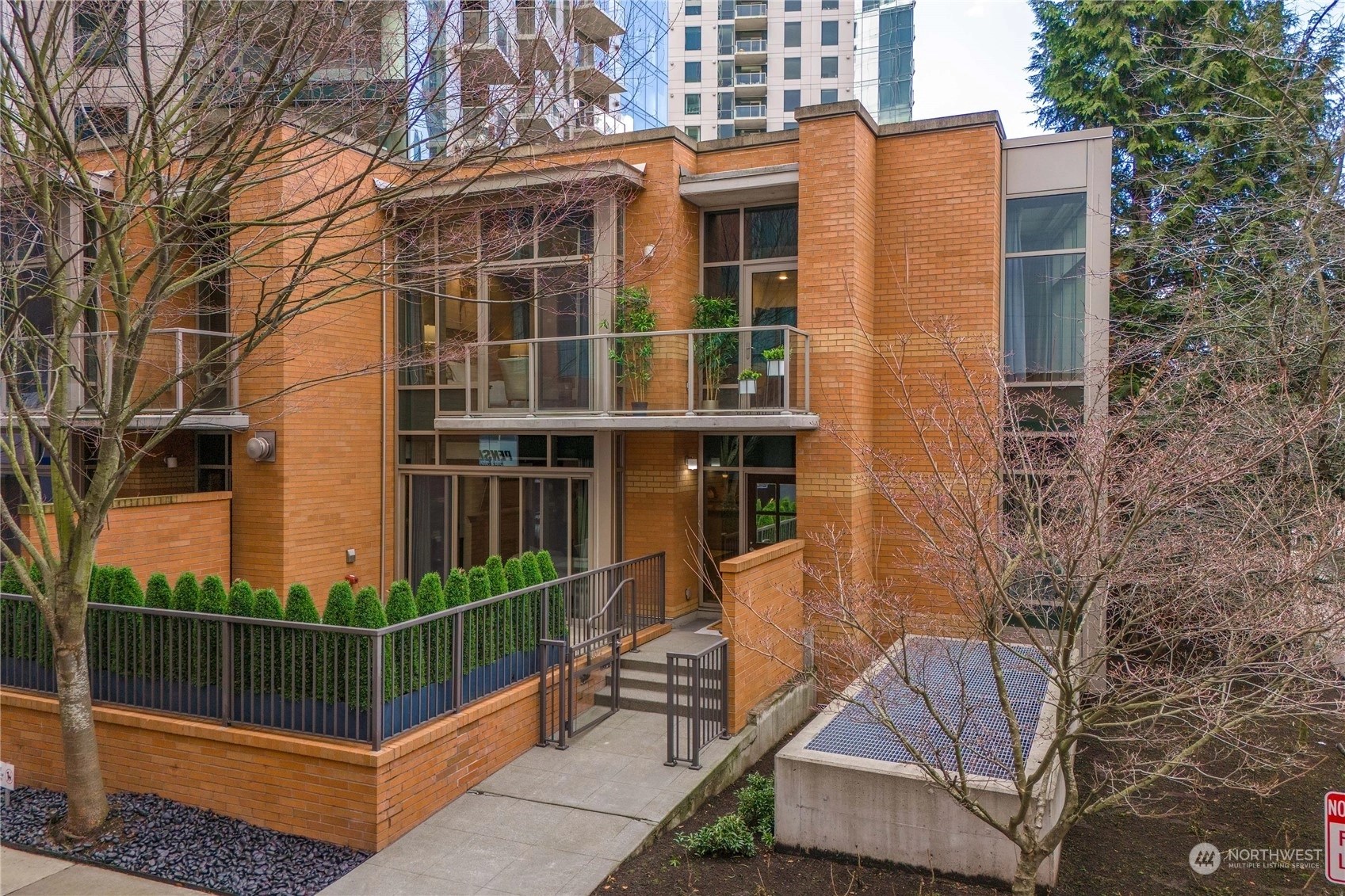 Washington Square Towers Condos For Sale at Washington Square Towers