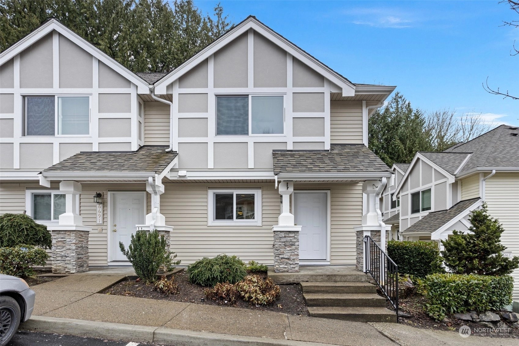 Lakemont Ridge Condos For Sale at Lakemont Ridge in Bellevue, WA