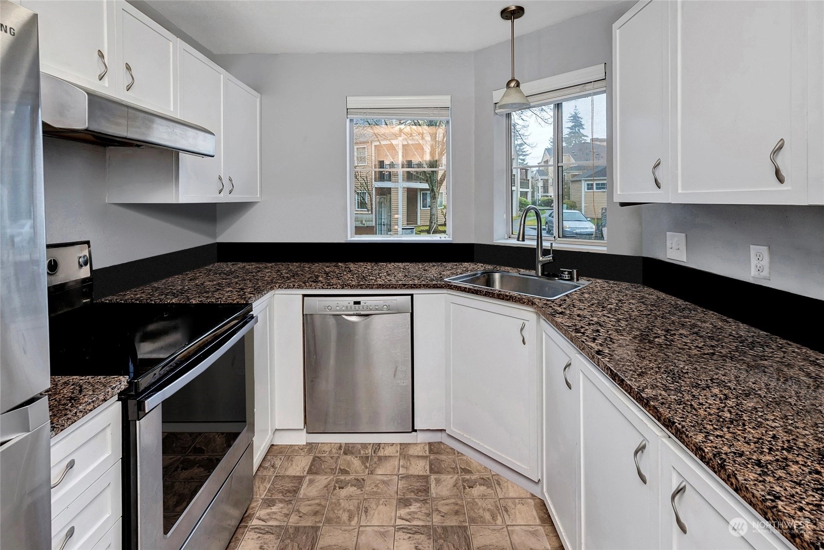 Hamptons at Harbour Pointe Condos For Sale at Hamptons at Harbour