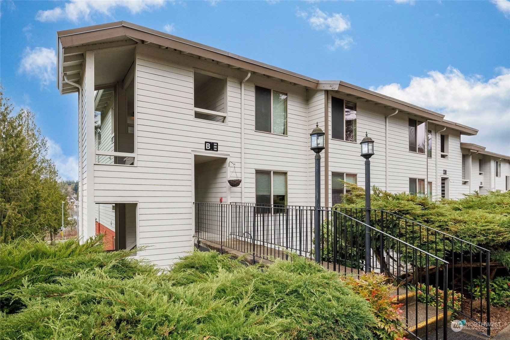 Lake Ballinger Estates Condos For Sale at Lake Ballinger Estates in