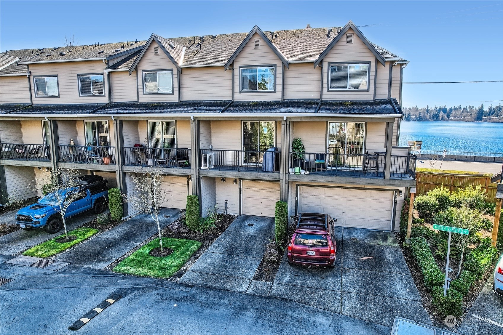 The Towns at Silverlake Townhomes and Townhouses For Sale at The