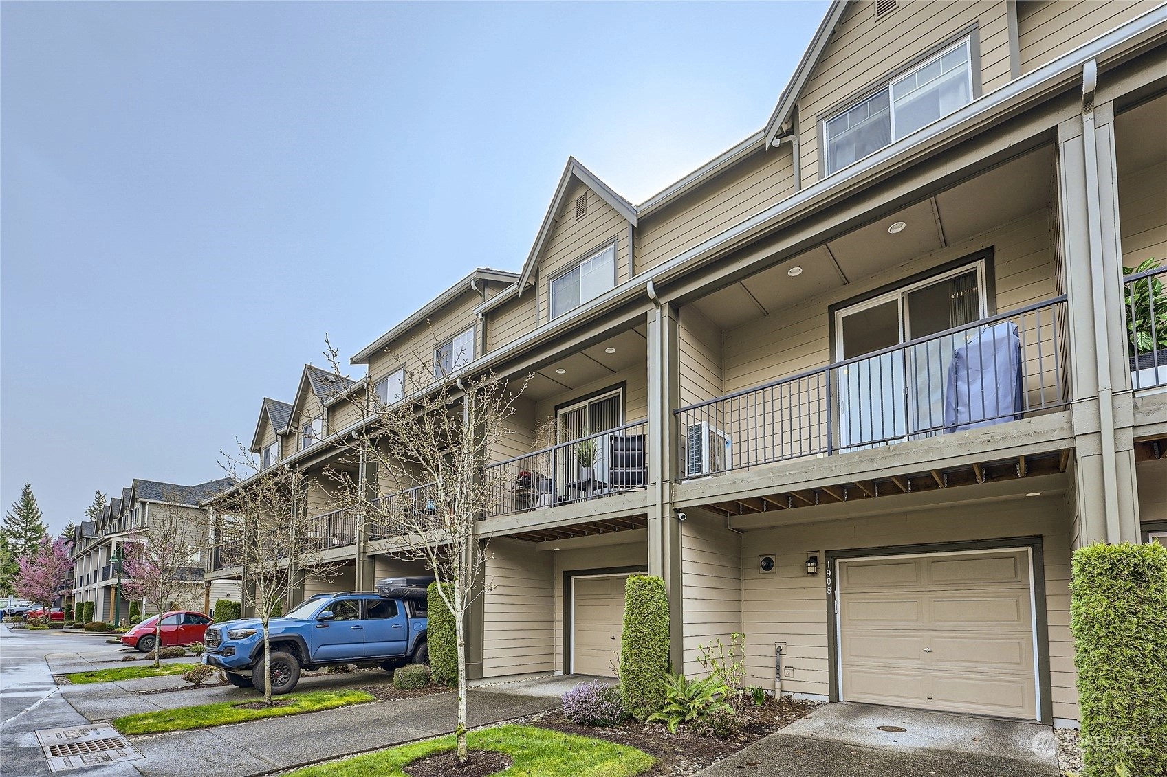 The Towns at Silverlake Townhomes and Townhouses For Sale at The