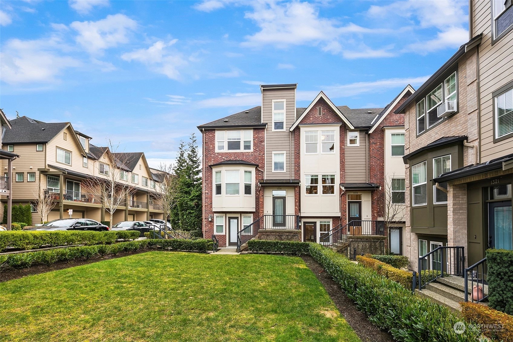 The Brownstones Condos For Sale at The Brownstones in Issaquah, WA