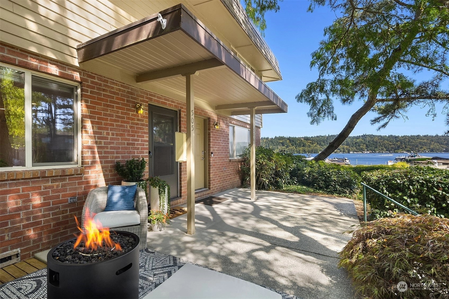 Lake Sammamish Waterfront Homes For Sale with Lake Sammamish in