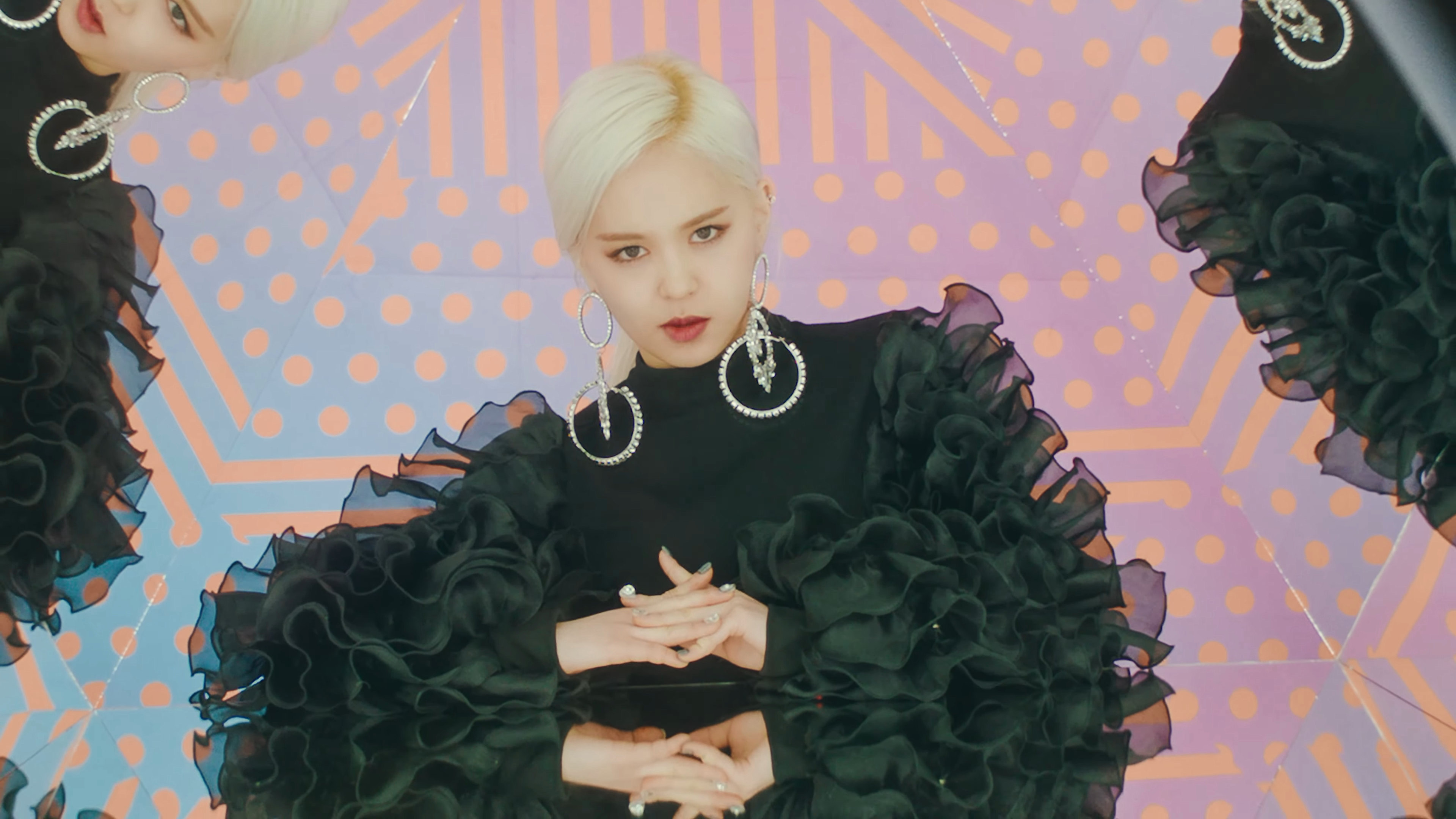 Everglow Bon Bon Chocolat who's who KPop Database /