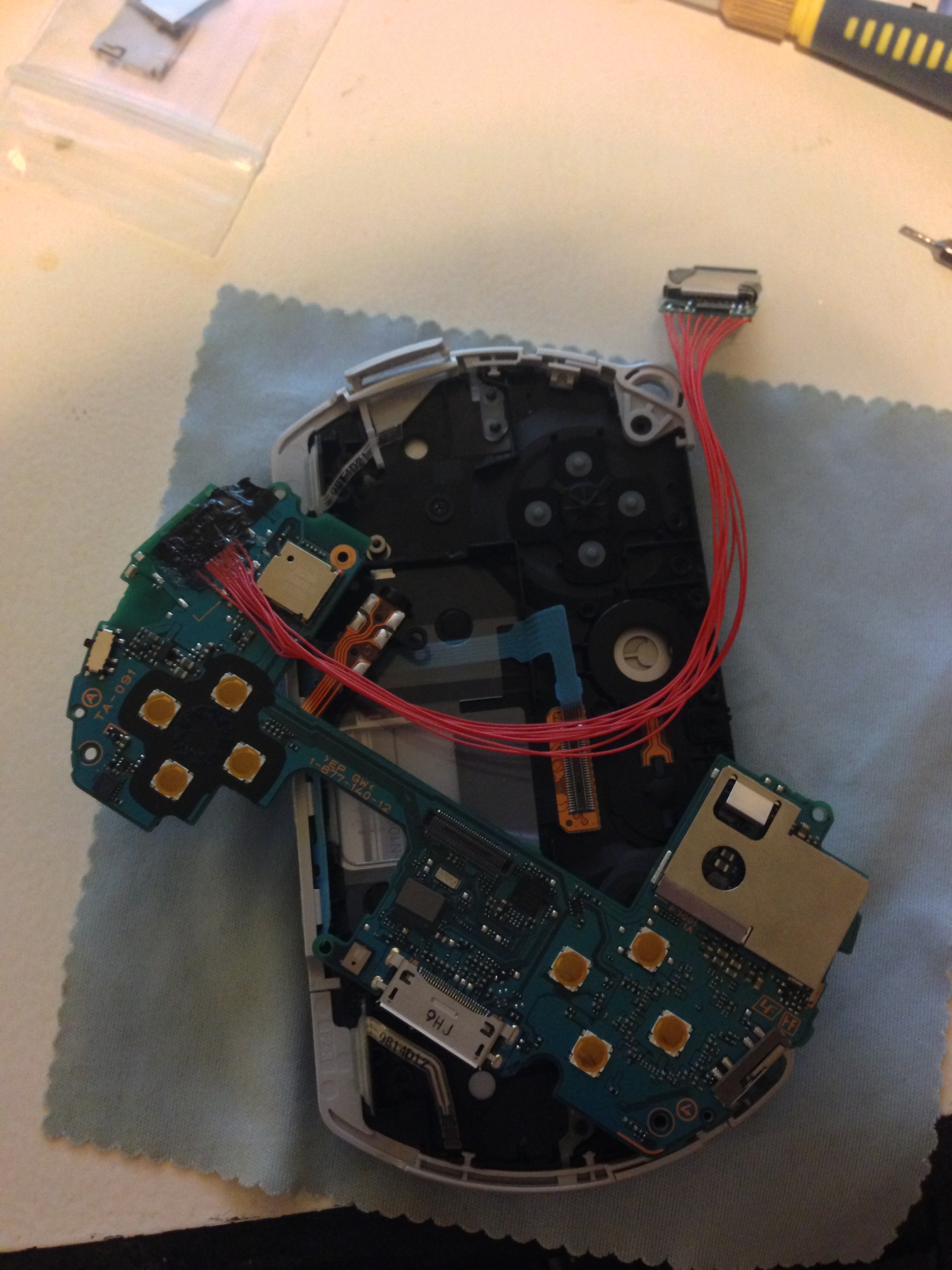 PSP Go Micro SD card slot modification