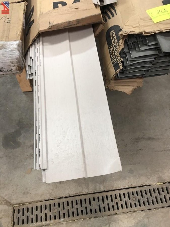 Auctions International Auction Lowes Liquidation Auction 1NY 21290 ITEM Assorted Vinyl Siding