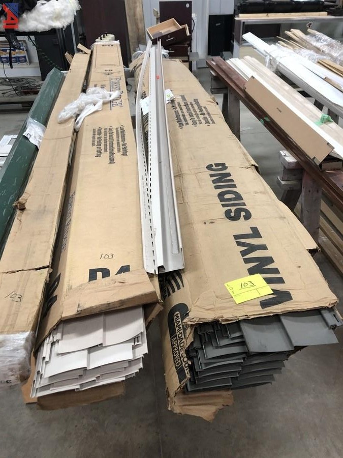 Auctions International Auction Lowes Liquidation Auction 1NY 21290 ITEM Assorted Vinyl Siding