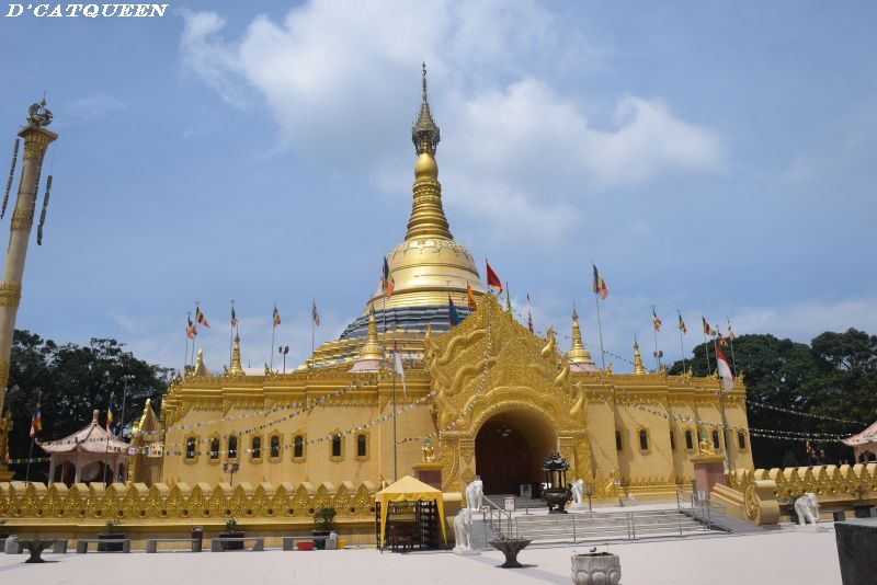 wisata berastagi, air terjun sipisopiso dan vihara