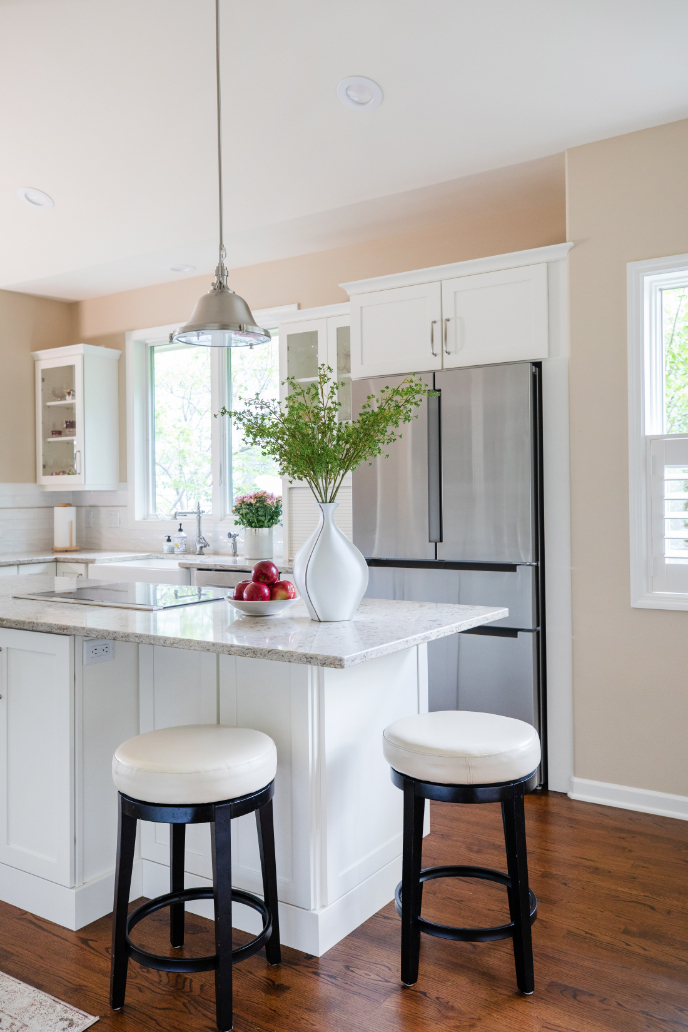 Kitchen BAY CONDO DC Interiors LLC