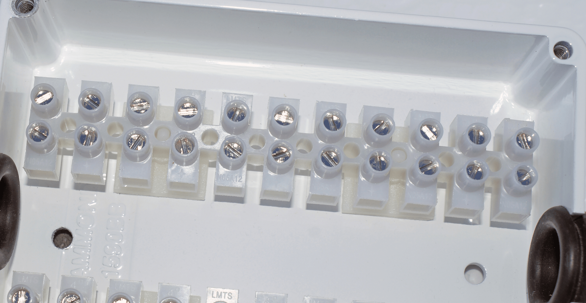 BX Series Splashproof Boxes Newmar DC Power Onboard