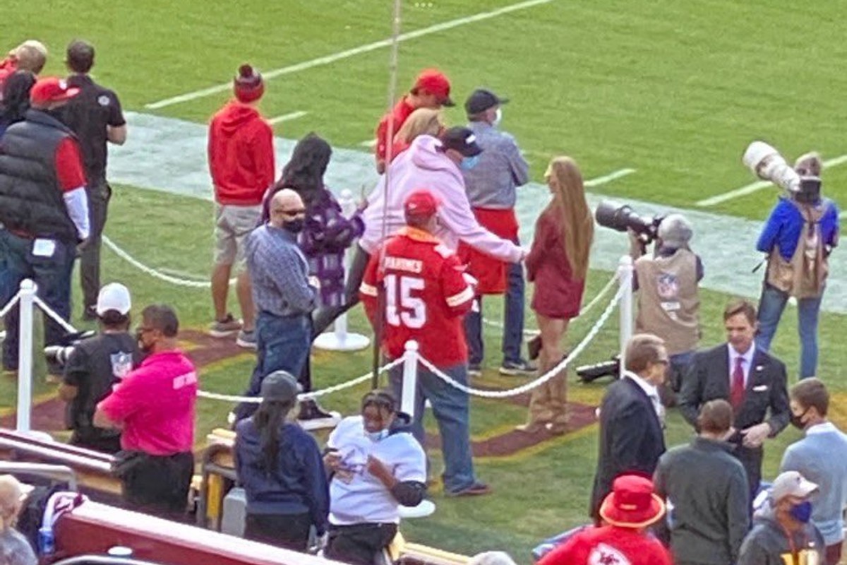 Jackson Mahomes apologizes after being ripped for dancing on Sean