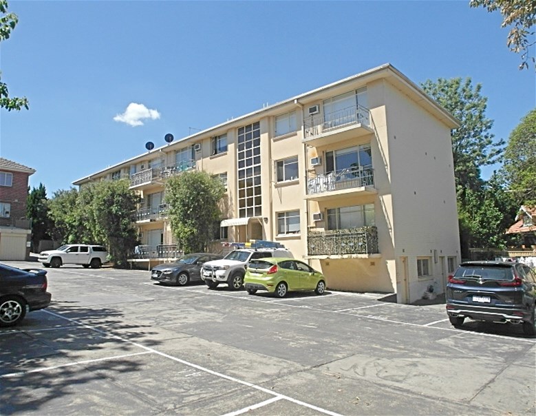 Real Estate for Rent in IVANHOE EAST