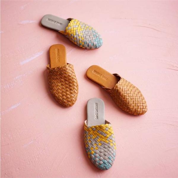 Lengkapi Foto OOTD dengan 5 Sandal Warna Warni Merek Lokal