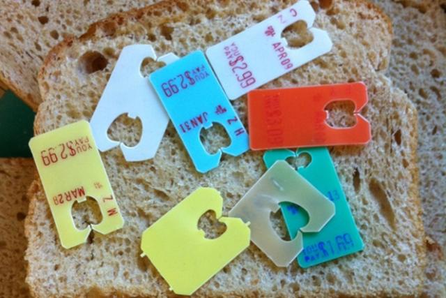 Ternyata Ini Perbedaan Arti Warna Penjepit Roti Tawar yang Sesungguhnya -  Womantalk