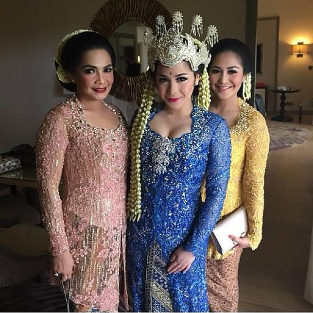 Inspirasi Kebaya Cantik untuk Pernikahan Adat Sunda. Beberapa di