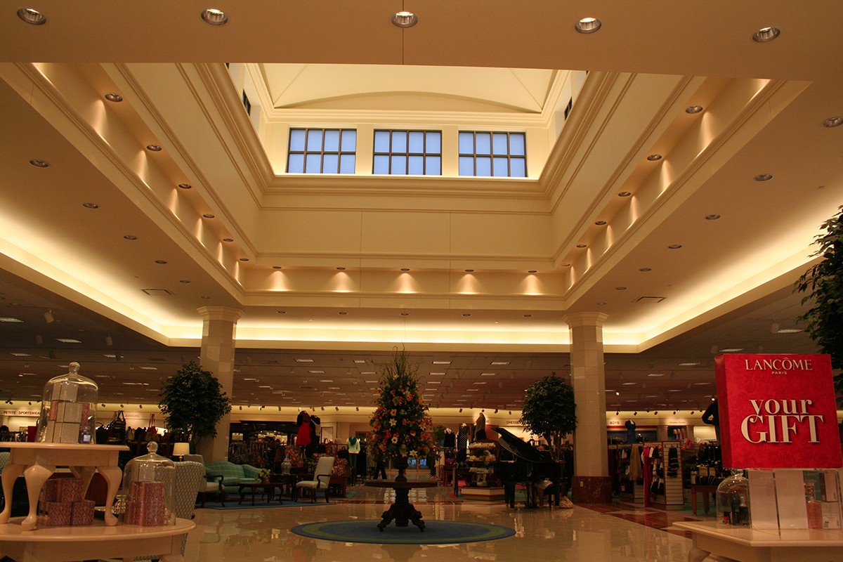 Von Maur Iowa River Landing, IA DDCA Architects