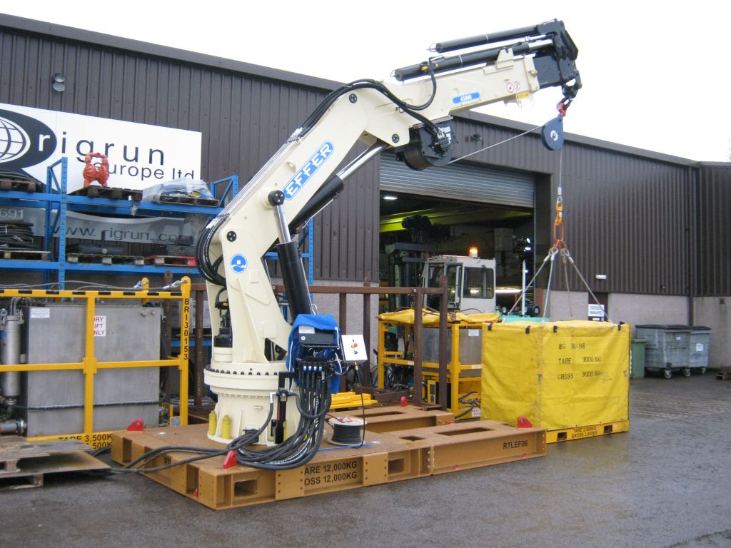 Knuckle boom cranes vs telescopic boom cranes