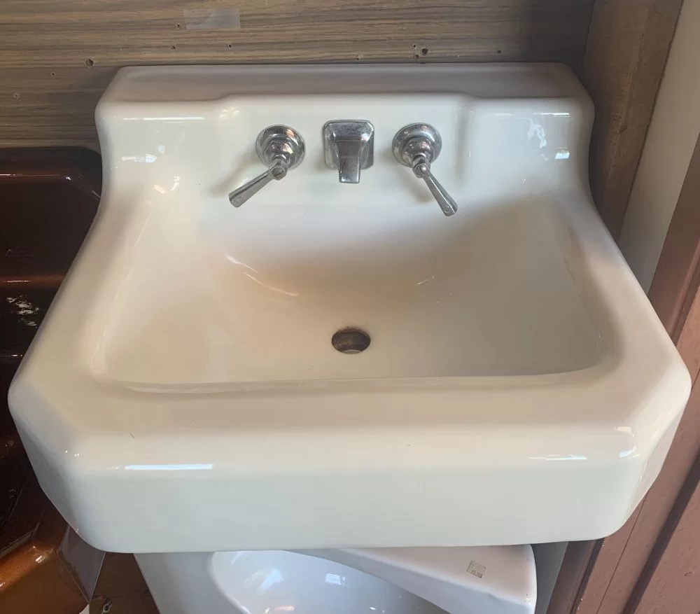 1937 Washington Pottery Cast Iron Wall Hung Lavatory sink DEA