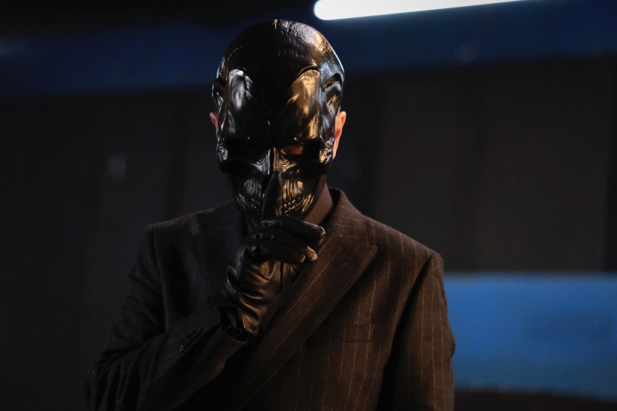 'Batwoman' First Look at Peter Outerbridge as Black Mask Murphy's Multiverse