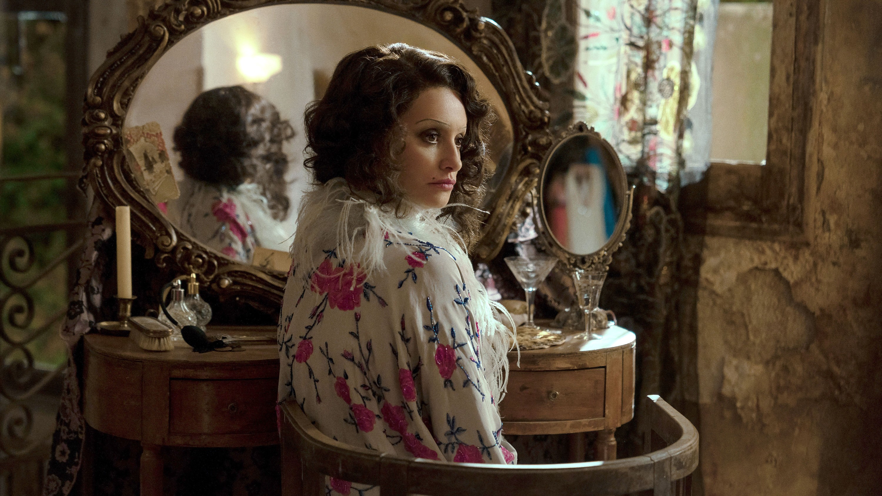 Curtain Up: ‘La Bola Negra’ Shines As Netflix Shares Grosses In Historic First — Specialty Box Office Curtain Up: ‘La Bola Negra’ Shines As Netflix Shares Grosses In Historic First — Specialty Box Office
