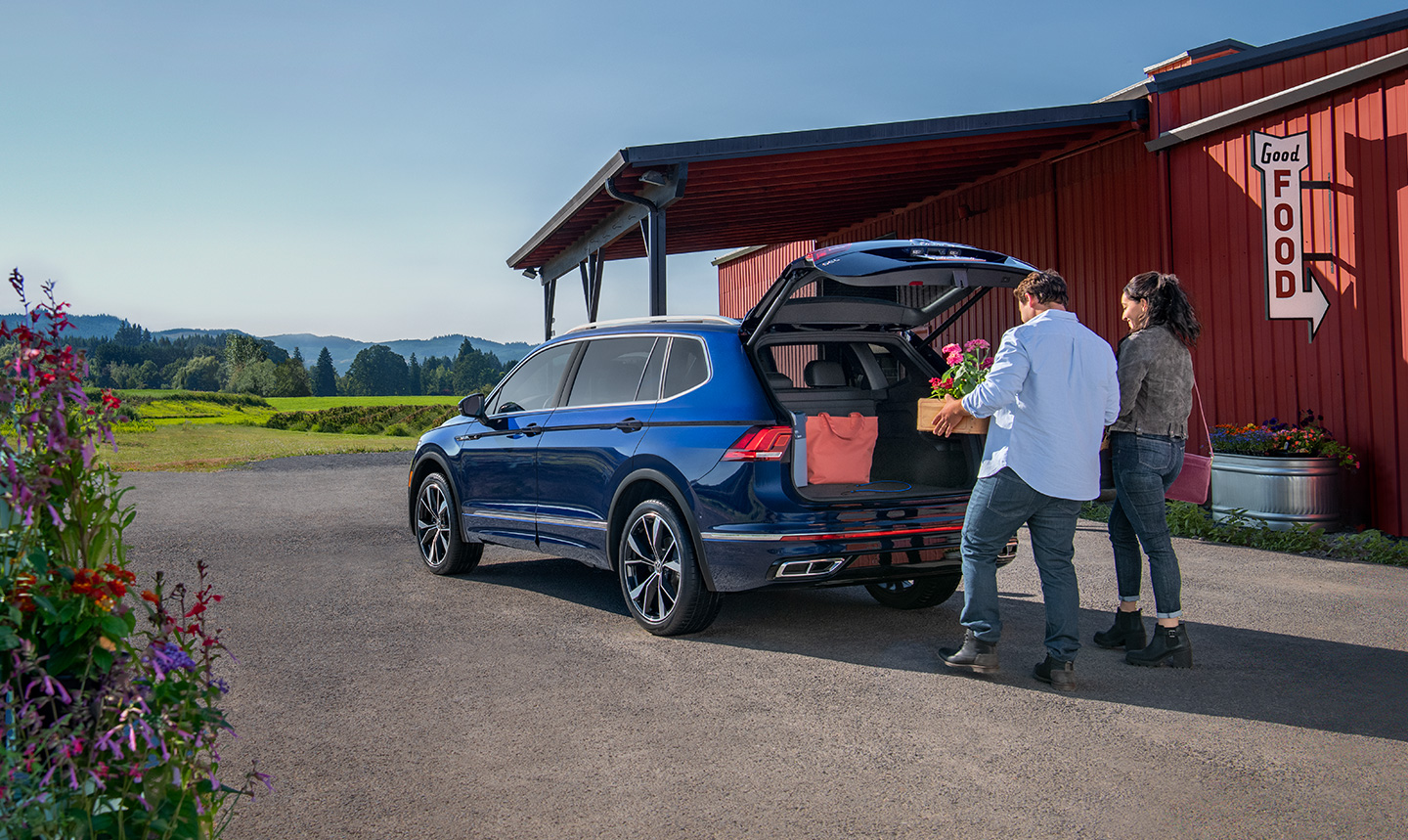 2023 Volkswagen Tiguan vs 2023 MAZDA CX5 near Patchogue, NY East