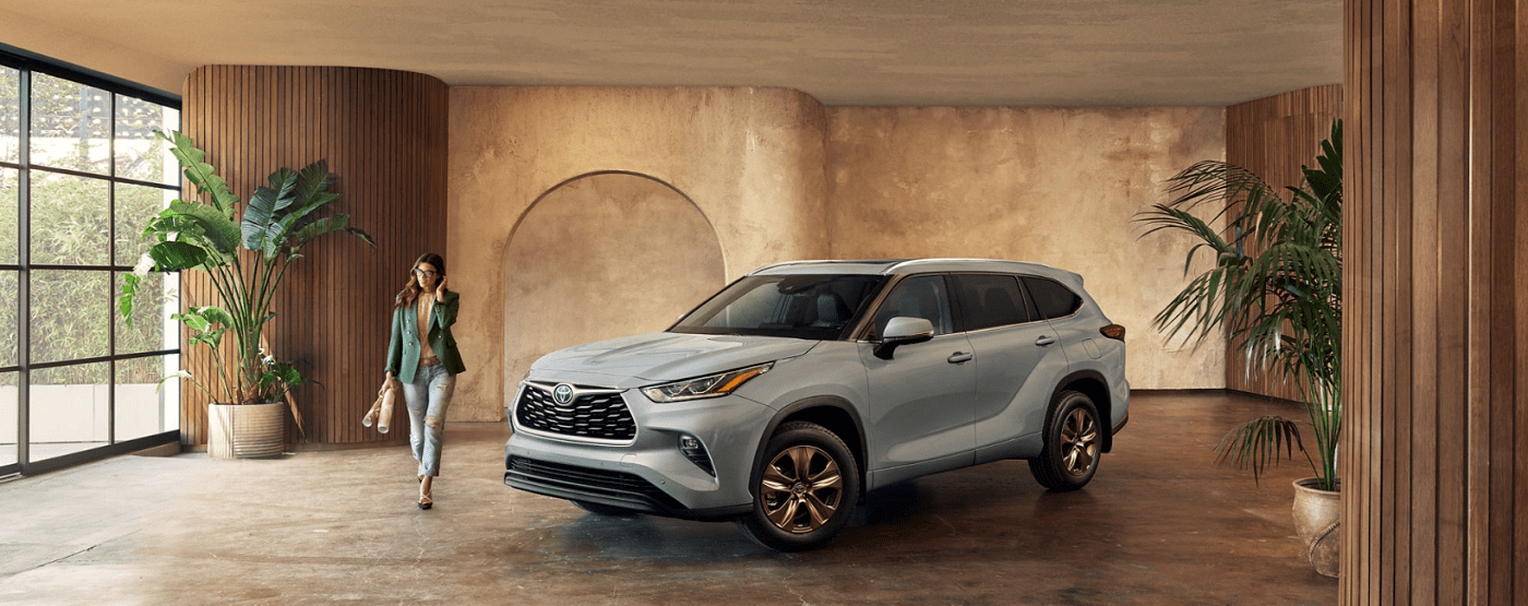 2023 Toyota Highlander for Sale near Topeka, KS Crown Toyota of Lawrence