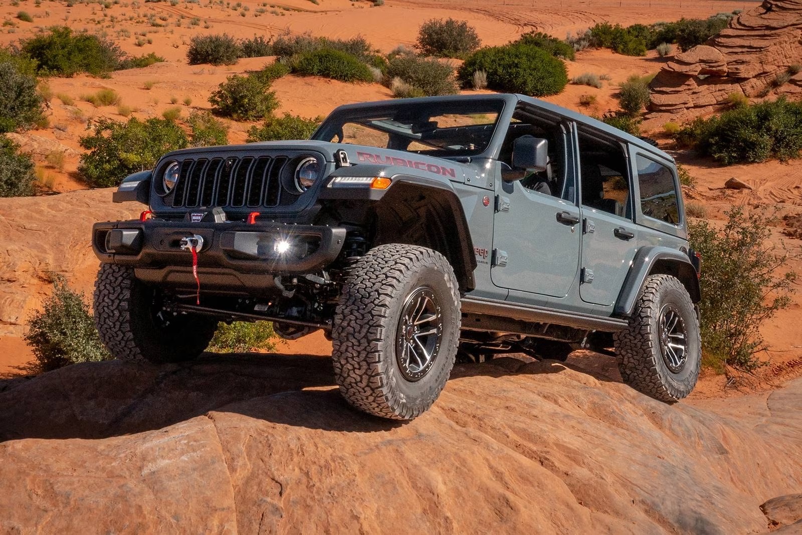 2024 Jeep Wrangler vs 2024 Ford Bronco in Sulphur Springs, TX Sulphur
