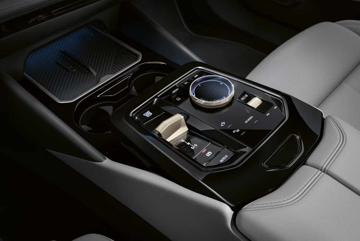 2024 BMW 5 Series Sedan for Sale near Manhasset, NY BMW of Bayside