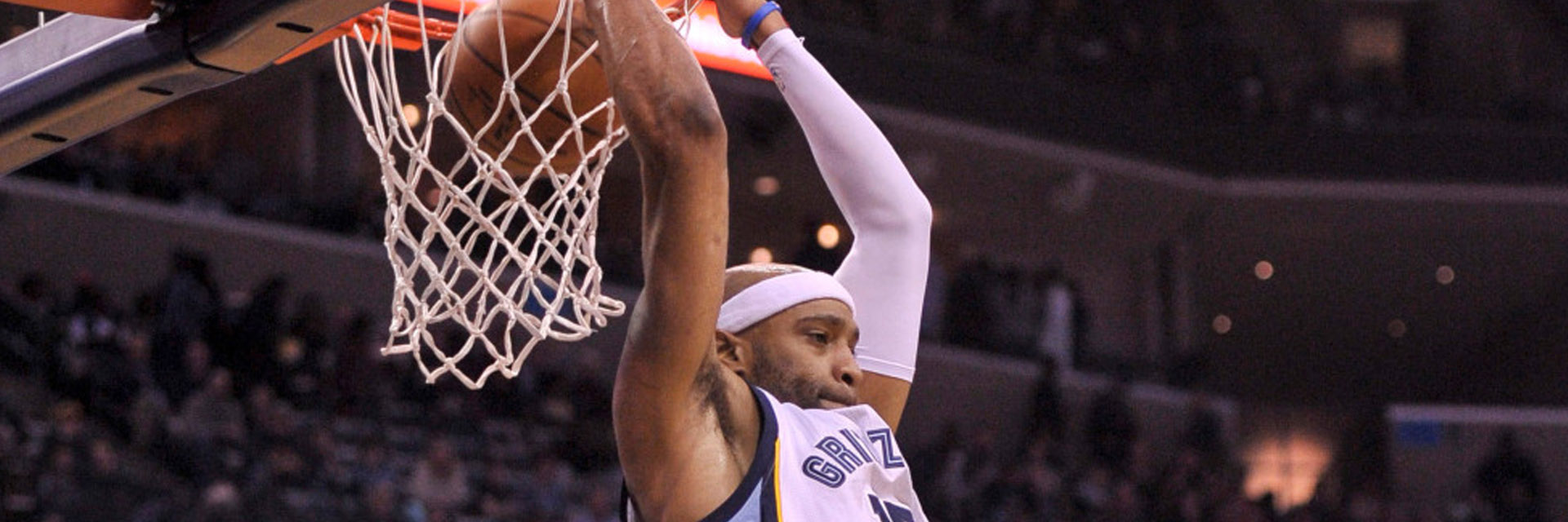 Best Basketball Shoes for Dunking [2022 Review] Top Shoe to Dunk In