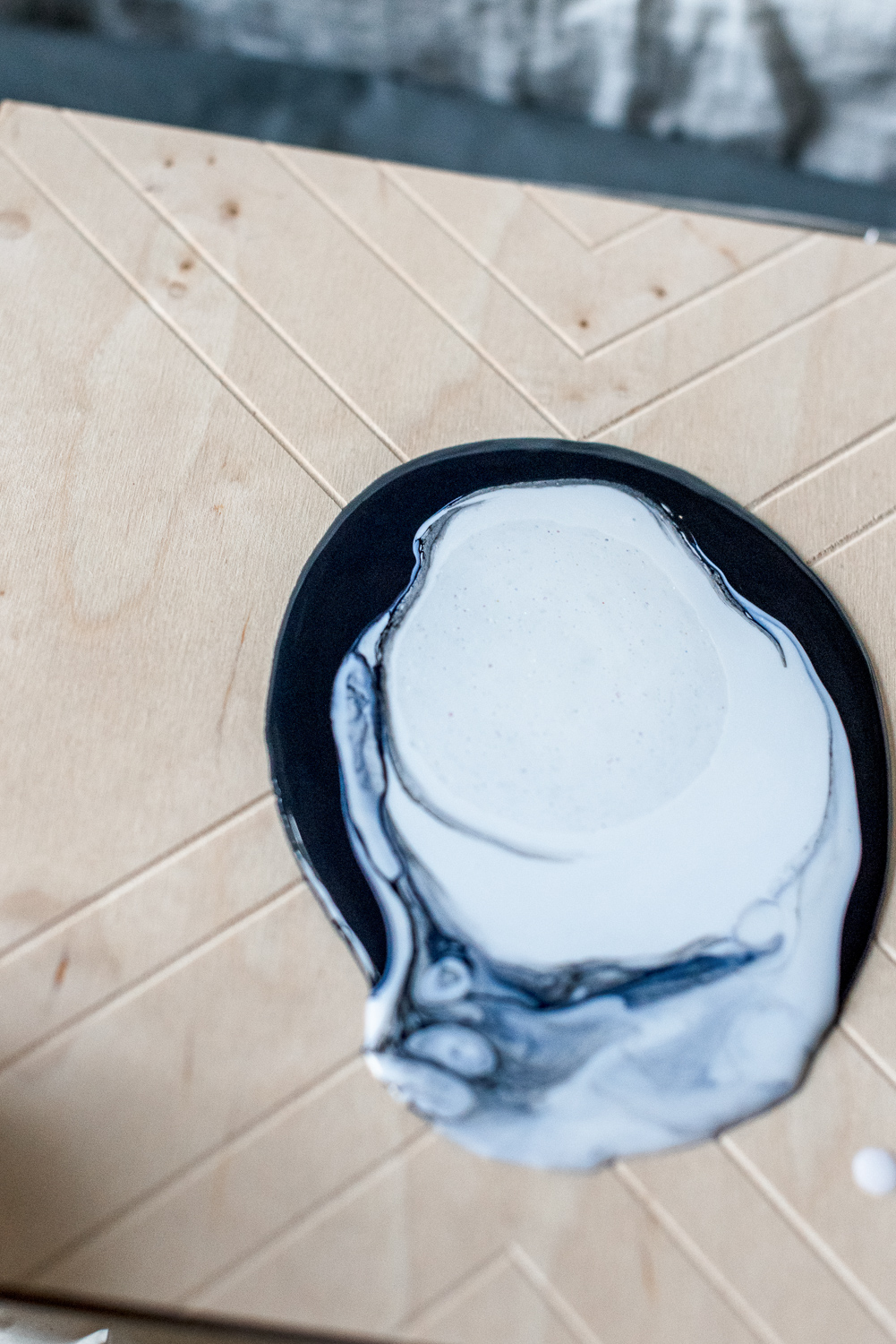 DIY paint pouring on wood shapes from Dear handmade Life Dear