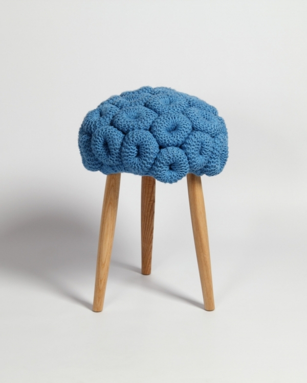 Reizvolle gestrickte Holz Hocker verbinden Tradition und