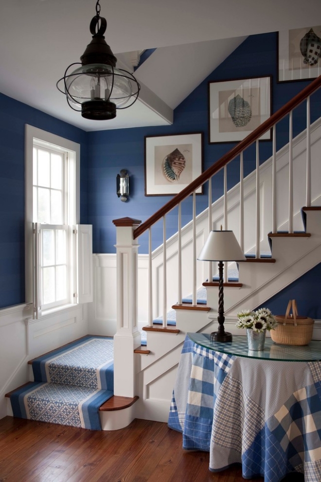 Wandgestaltung mit Farbe Blau und Schattierungen von Blau Wandgestaltung mit Farbe Blau und Schattierungen von Blau