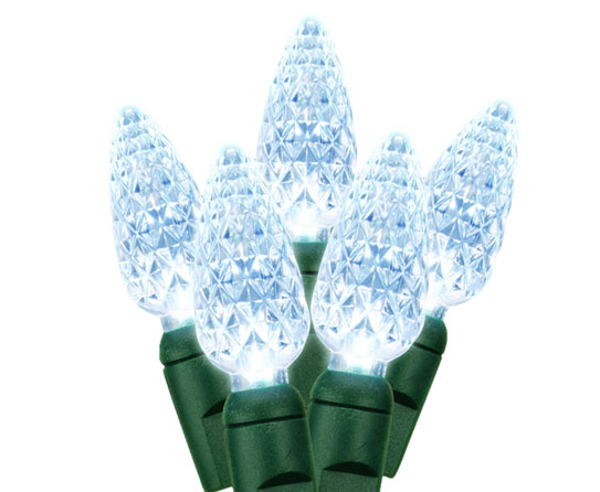 Christmas tree lighting - tips and ideas for easy holiday decoration