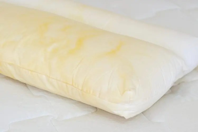 How to wash pillows properly and remove yellow stains, dirt and odors