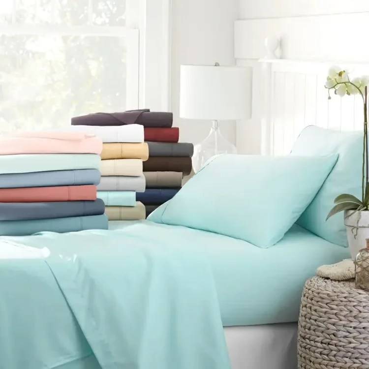 How to fold bed sheets using Marie Kondo method and save space in the