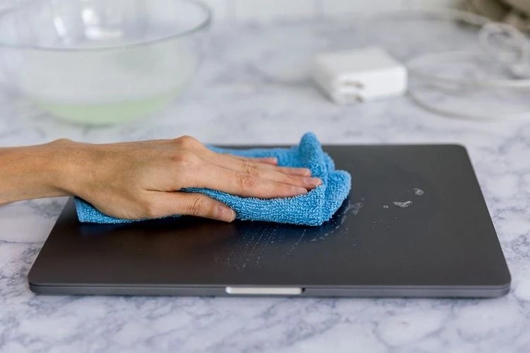 How to clean your laptop With these tips you can quickly clean your
