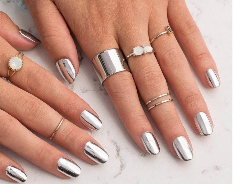 Chrome nails 2023 Learn how to achieve chrome nails and get inspired