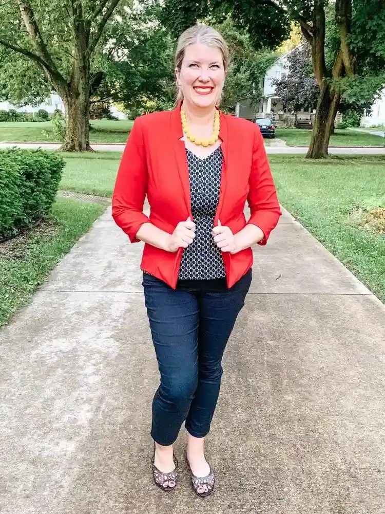 What clothes to wear for a big belly? Conceal your tummy with these 12