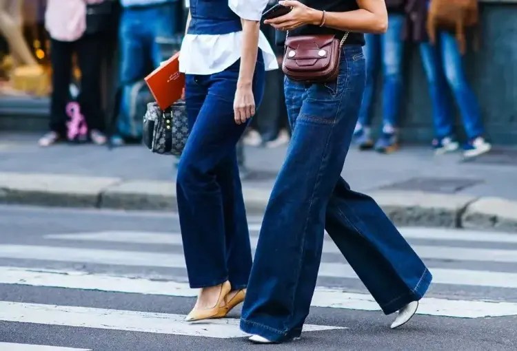 Bootcut jeans 2023 How to wear them this spring? Discover all the