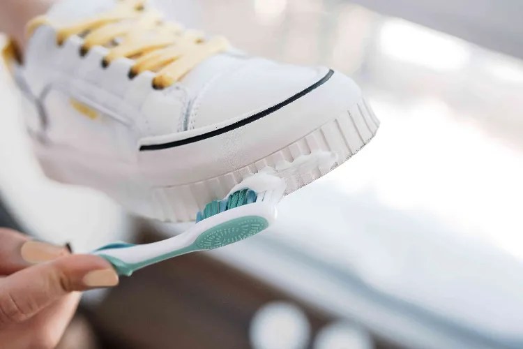 How to Clean White Sneakers? 5 Proven Methods That Work