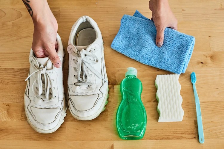 How to Clean Shoe Insoles Naturally with Home Remedies?