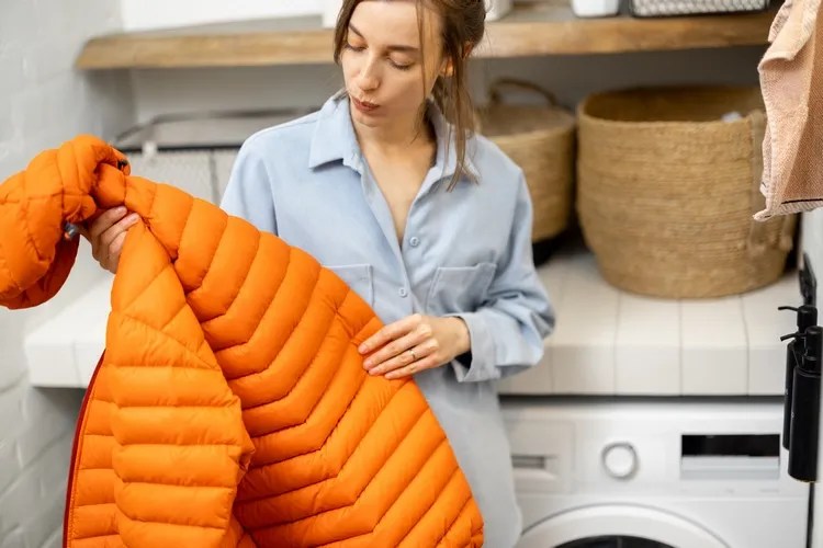 How to Remove Oil Stains from a Down Jacket at Home?