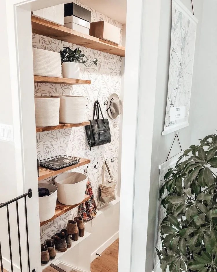 8 Storage Hacks to Utilize the Space in a Tiny Apartment