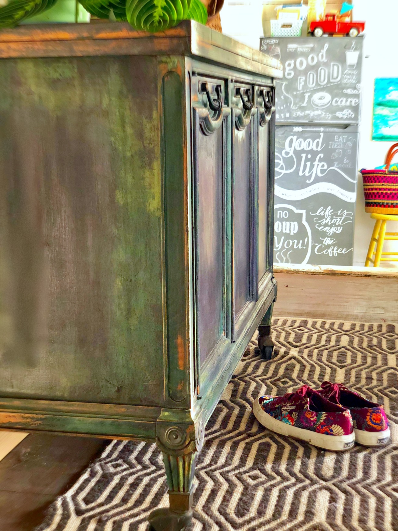 Frozen paint finish; How to layer and blend color | Debis Design Diary